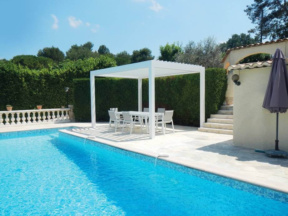 Pergola ou véranda, que choisir pour votre maison ?