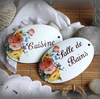 L'Éclat Éternel des Plaques Émaillées : Histoire, Artisanat et Charme Intemporel
