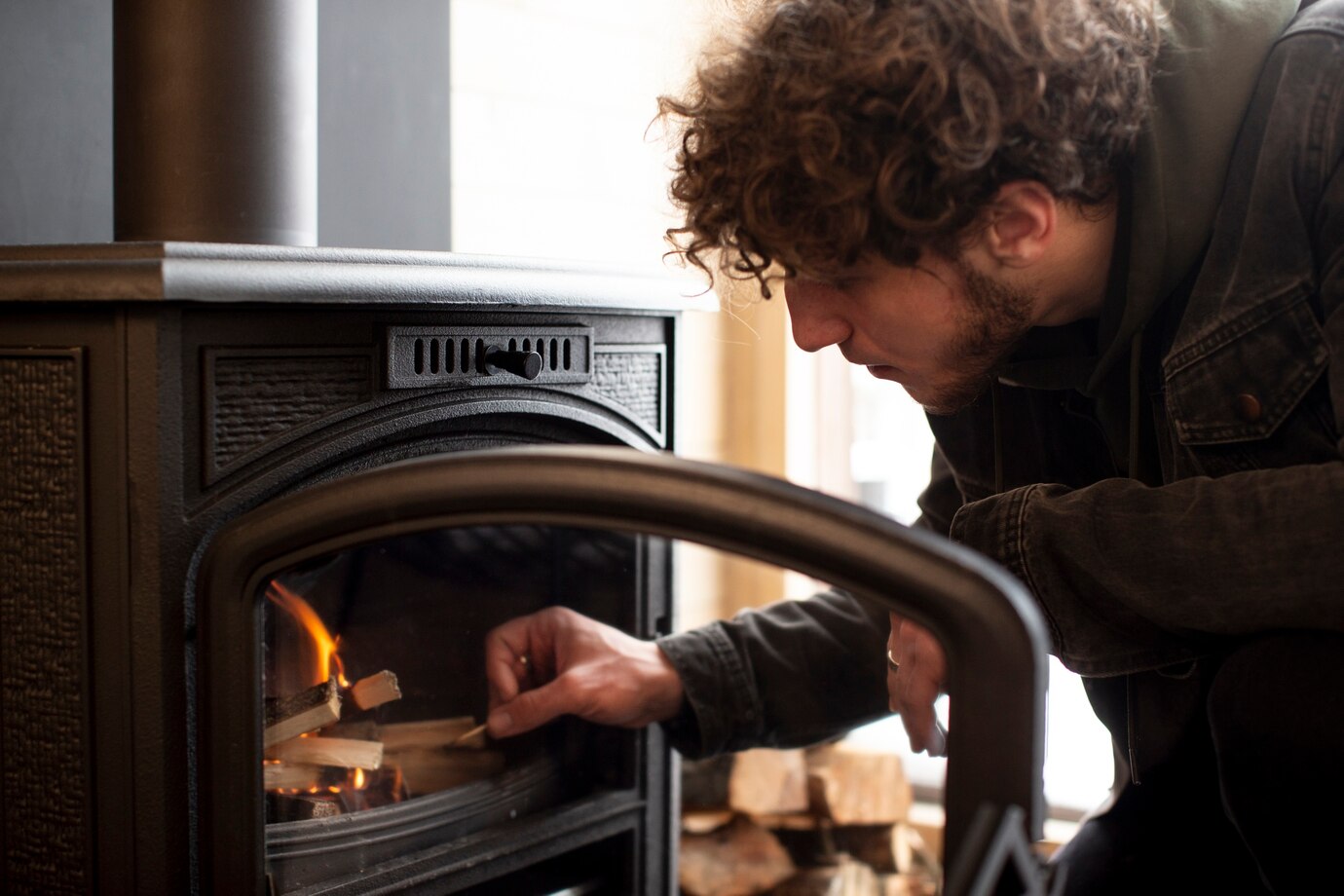 Profitez des bienfaits du chauffage au poêle pour une maison confortable et économique